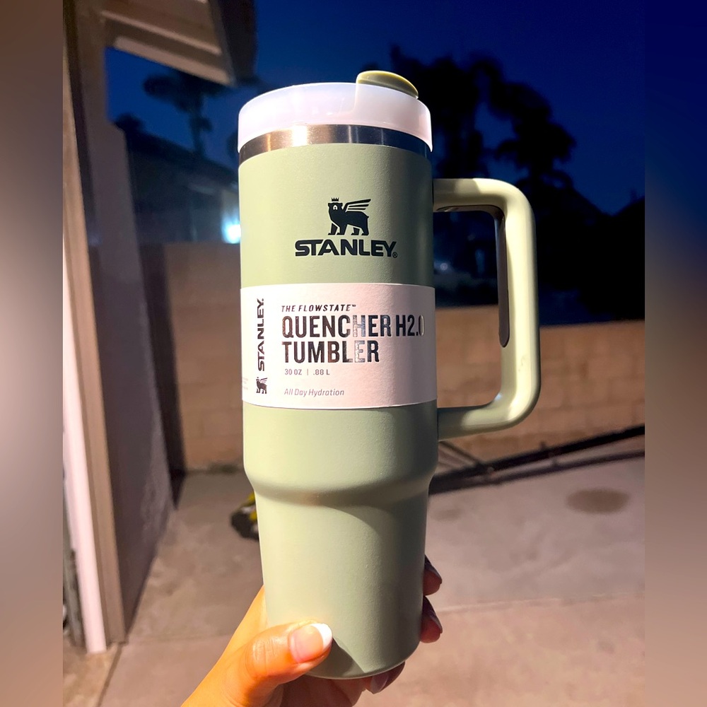 Stanley Sage Quencher H2.0 Tumbler 30oz green flowstate cold straw cup - Picture 1 of 3